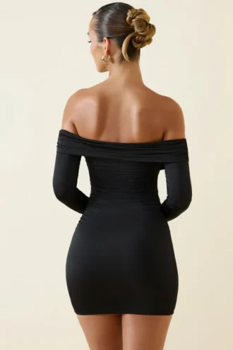 Rosanna off-shoulder ruched bodycon minikjole i svart