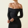 Rosanna off-shoulder ruched bodycon minikjole i svart