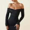 Rosanna off-shoulder ruched bodycon minikjole i svart