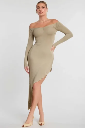 Roxana langermet off-the-shoulder-maxikjole i modal-kasjmirblanding i taupe
