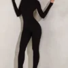 Rumer jumpsuit med høy hals og åpen rygg i svart