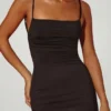 Ryatt rynket bodycon-maxikjole i svart