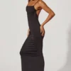 Ryatt rynket bodycon-maxikjole i svart