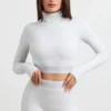 Ryggløs turtleneck-crop-top med lange ermer i grå melert