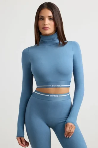 Ryggløs turtleneck-crop-top med lange ermer i stålblå
