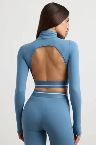 Ryggløs turtleneck-crop-top med lange ermer i stålblå