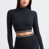 Ryggløs turtleneck-crop-top med lange ermer i svart