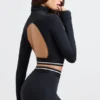 Ryggløs turtleneck-crop-top med lange ermer i svart
