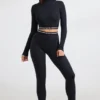 Ryggløs turtleneck-crop-top med lange ermer i svart
