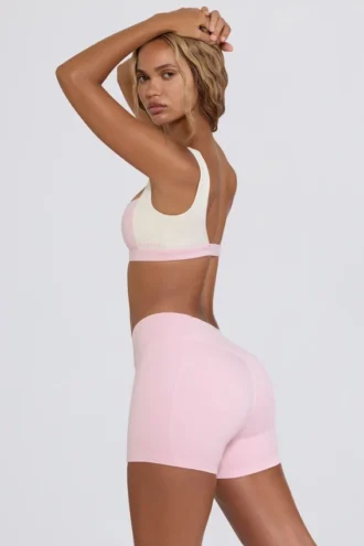 Rynkede minishorts i blekrosa melert