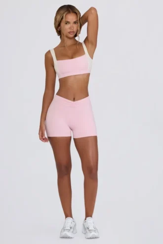 Rynkede minishorts i blekrosa melert