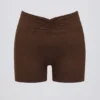 Rynkede minishorts i pekannøttmarmor