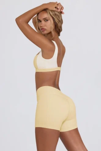 Rynkede minishorts i sitronmarmor