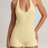 Shelly Modal ribbet ryggløs playsuit i Lemon Sherbet