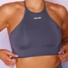 Sømløs crop-top med høy hals i grått