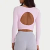 Sømløs, myk ribbet crop-top med utskjæringer i pudderrosa