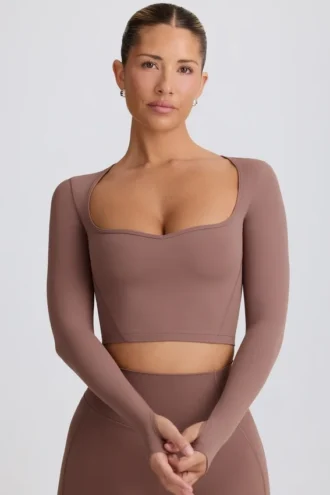 Soft Active crop-top med hjerteutringning i mokka