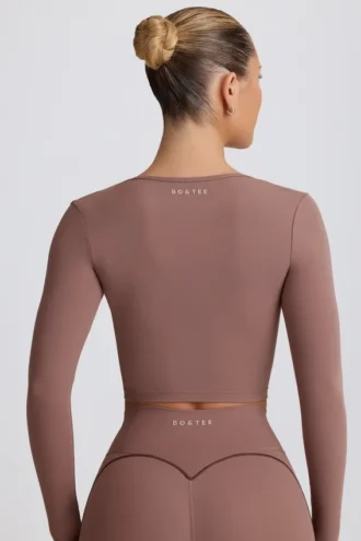 Soft Active crop-top med hjerteutringning i mokka