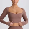 Soft Active crop-top med hjerteutringning i mokka