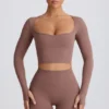 Soft Active crop-top med hjerteutringning i mokka