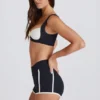 Soft Active kontrast-minishorts i svart