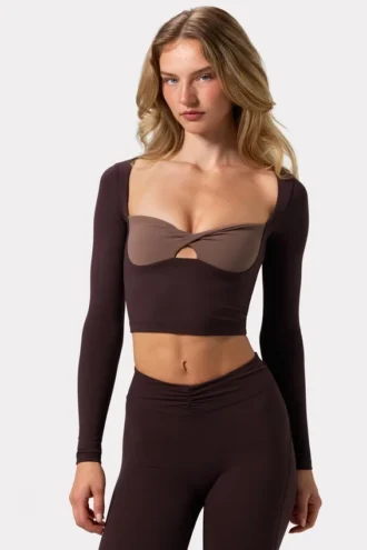 Soft Active kort topp med vridd front i farge Espresso