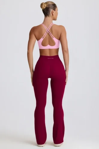 Soft Active leggings med V-formet linning, lommer og utvidet ben i burgunder