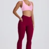 Soft Active leggings med V-formet linning, lommer og utvidet ben i burgunder