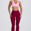 Soft Active leggings med V-formet linning, lommer og utvidet ben i burgunder