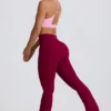 Soft Active leggings med V-formet linning, lommer og utvidet ben i burgunder