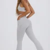 Soft Active leggings med V-formet linning, lommer og utvidet ben i grått