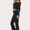 Soft Active leggings med V-hals og utvidet ben i svart