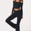 Soft Active leggings med V-hals og utvidet ben i svart