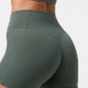 Soft Active minishorts med høy midje i khaki