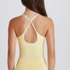 Soft Active-tanktop med kryssrygg i Lemon