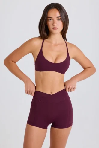 Soft Active V-formet midje med lommer, minishorts i burgunder