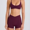Soft Active V-formet midje med lommer, minishorts i burgunder