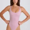 Strikkbody i lagvis kryssrygg i mauve