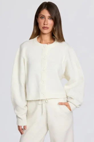 Strikket kort cardigan i elfenben