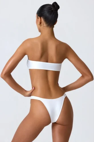 Sunray pyntede bikinitruser med brede stropper i hvit