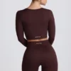 Super Sculpt sømløs kort topp med lange ermer i sjokolade
