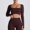 Super Sculpt sømløs kort topp med lange ermer i sjokolade