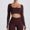 Super Sculpt sømløs kort topp med lange ermer i sjokolade