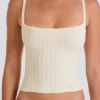 Tank-top i ribbestrikket stoff i krem