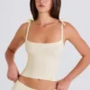 Tank-top i ribbestrikket stoff i krem
