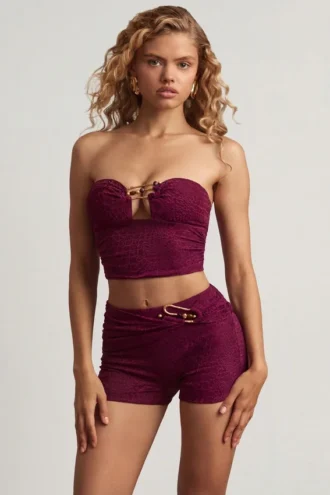 Tarni bandeau-crop-top med metallbeslag i bærlilla