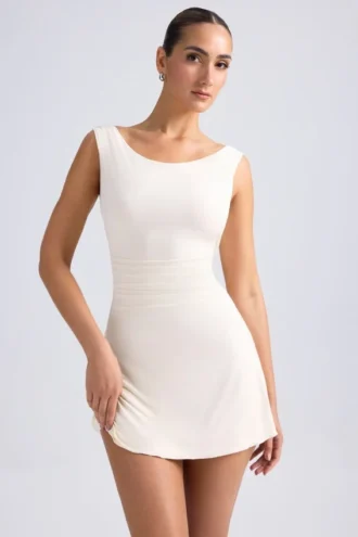 Tigen Off-Shoulder Cowl-Back A-Line minikjole i elfenben