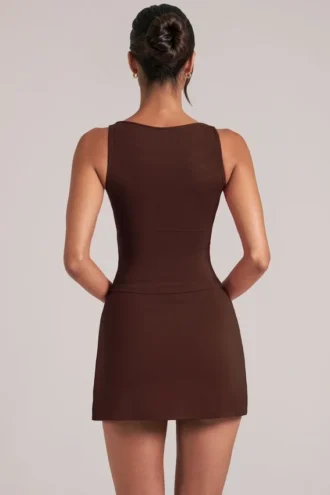 Tula Mid-Rise Bodycon Ultra Mini Skjørt med splitt i sjokoladebrun
