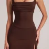 Tula Mid-Rise Bodycon Ultra Mini Skjørt med splitt i sjokoladebrun