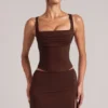 Tula Mid-Rise Bodycon Ultra Mini Skjørt med splitt i sjokoladebrun